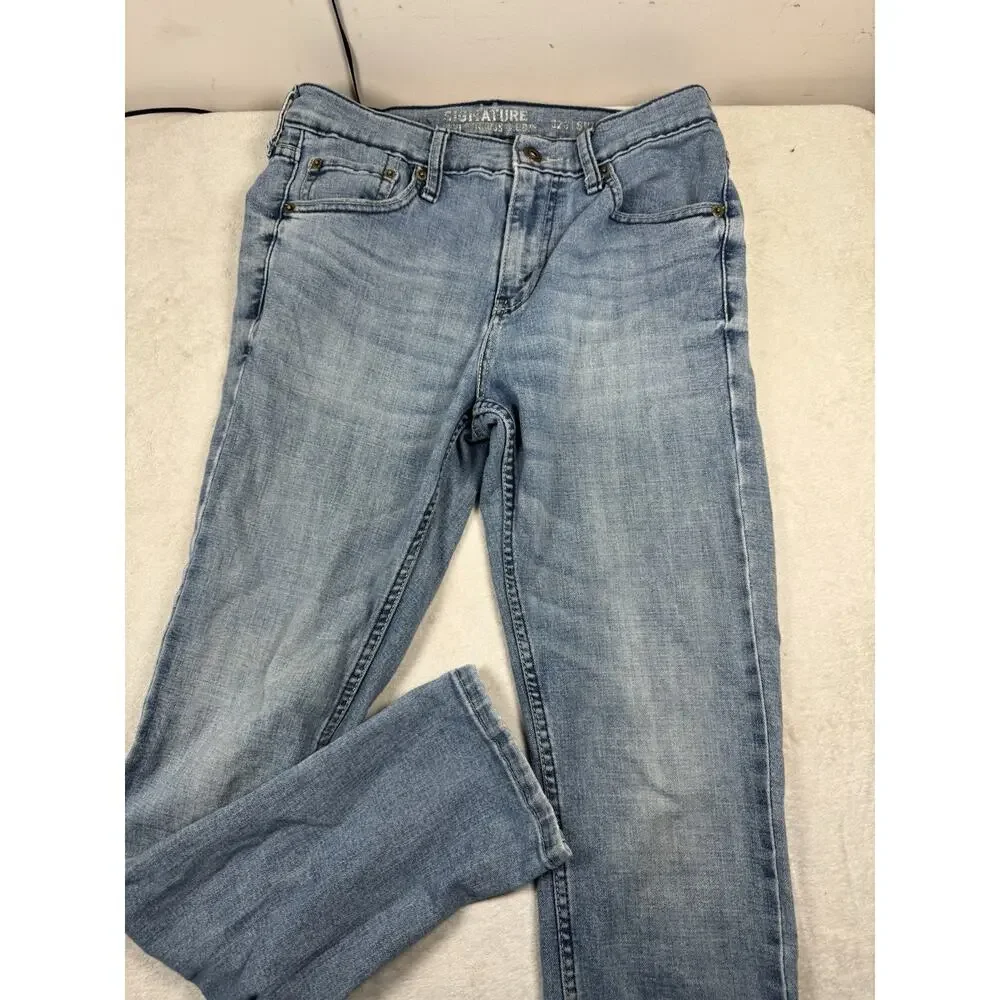 Levis signature by